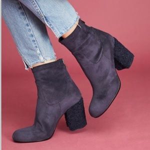 NIB Silent D Wowser Booties Navy Microsuede 41
